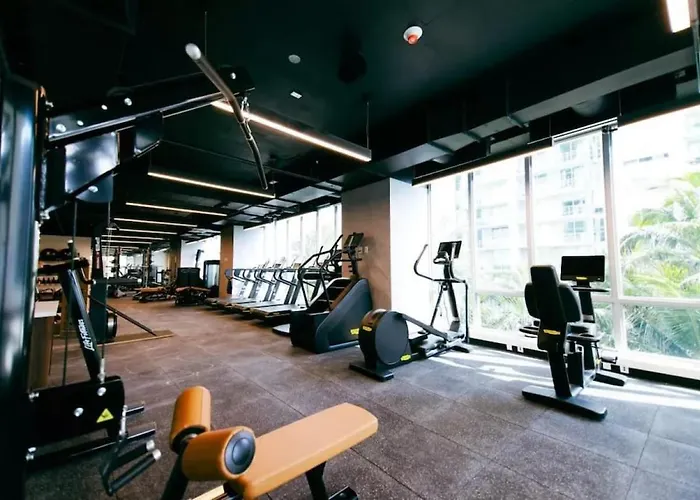 Modern 1 Bed Condo Across From Bayside In Downtown