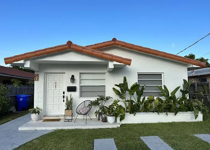 Miami'S Cozy Tropical Getaway