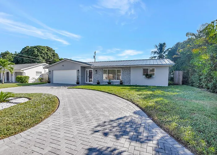 Boca Beauty - Stylish Home With Pool Home