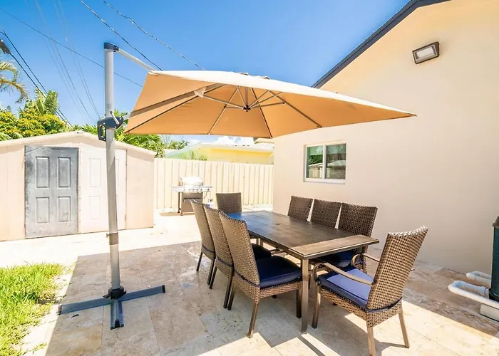 4 Bd 3Ba Heated Pool Close To Beach