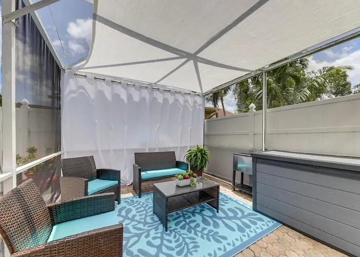 Screened Patio + Pool: Work Remote In Boca Raton!