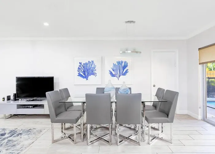Beautiful Villa 4 Bd 3 Ba With Heated Private Pool, Close To Beach
